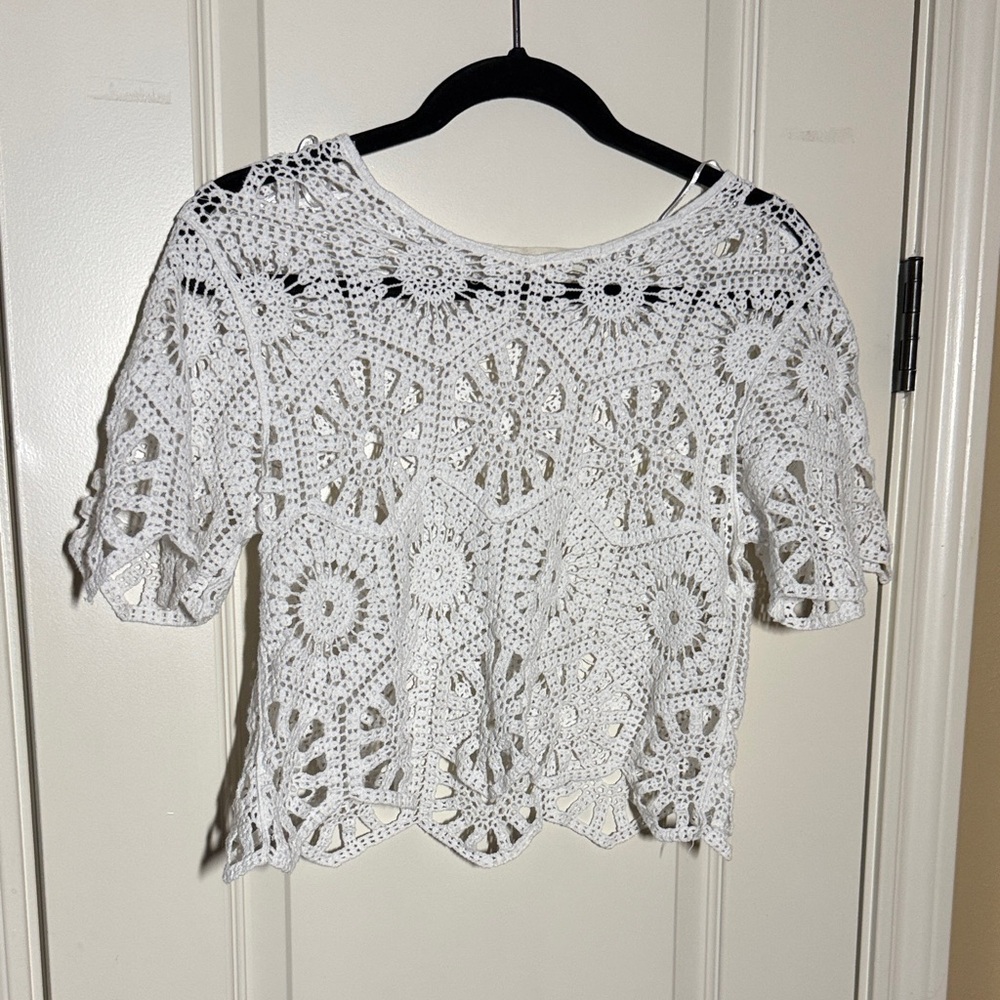 Chic White Crochet Crop Top